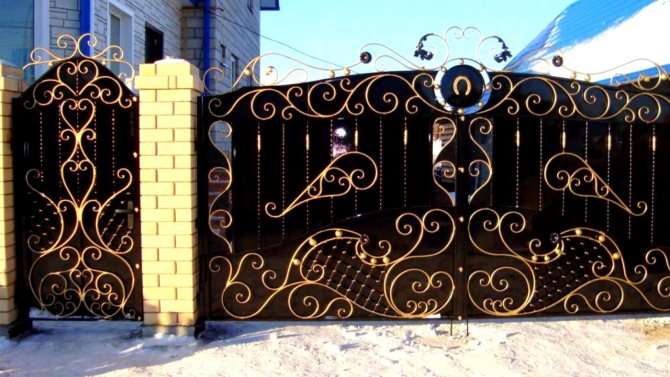 Виды кованых калиток с профнастилом, простые способы изготовления и монтажа оригинальной створки, 33 фото идеи